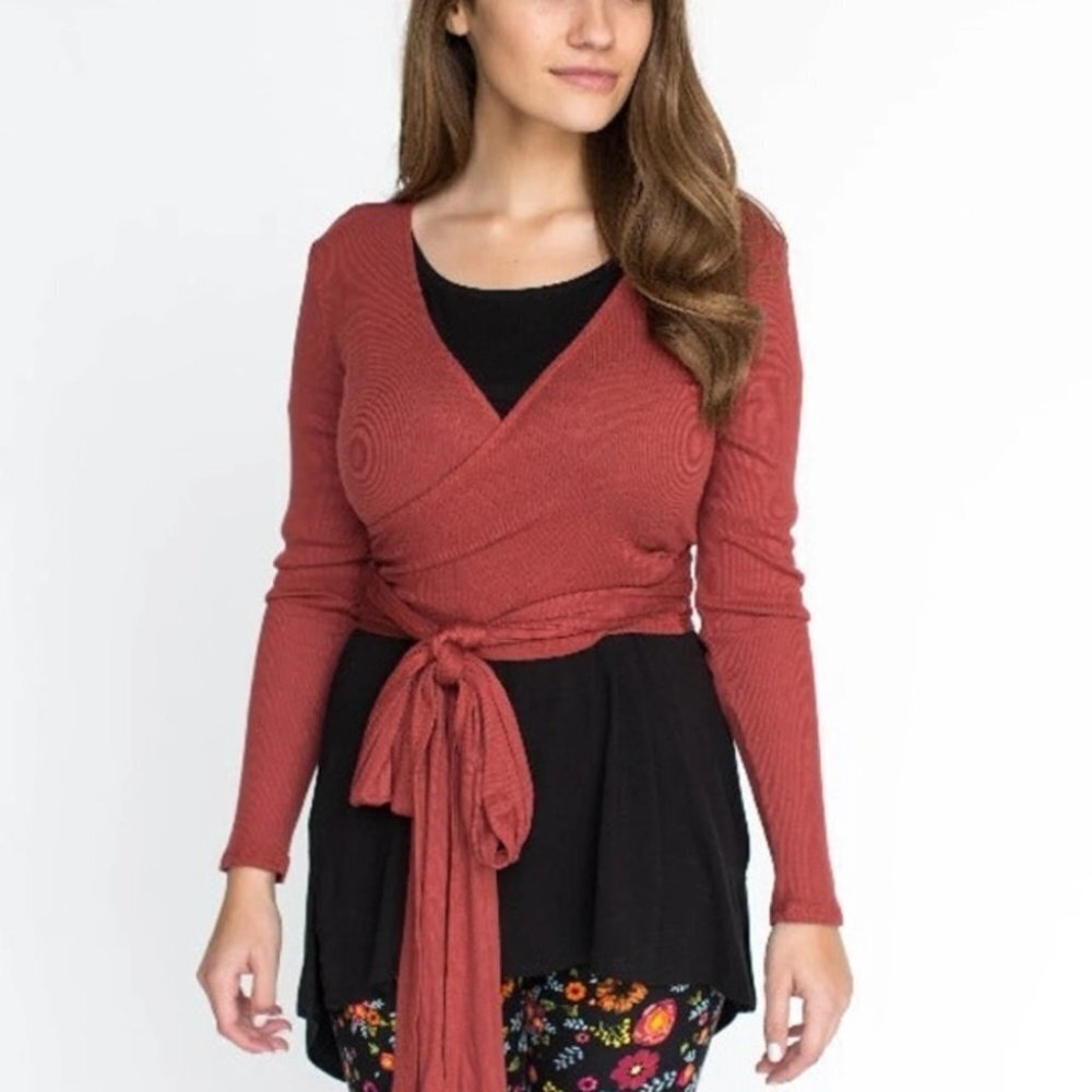 S/ M Agnes & Dora Wrap‎ Top B04